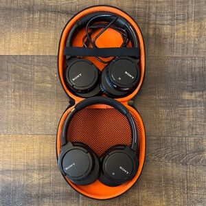 Sony Black Headphones BT Noise-Canceling (set of 2) with Vibrant Orange Case